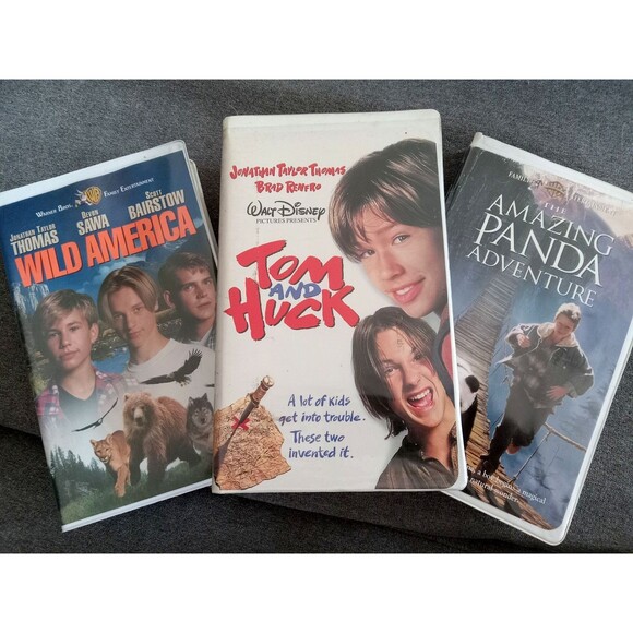 Set of 3 VHS Clamshell Kids: Amazing Panda Adventure, Tom & Huck, Wild America - Picture 1 of 11
